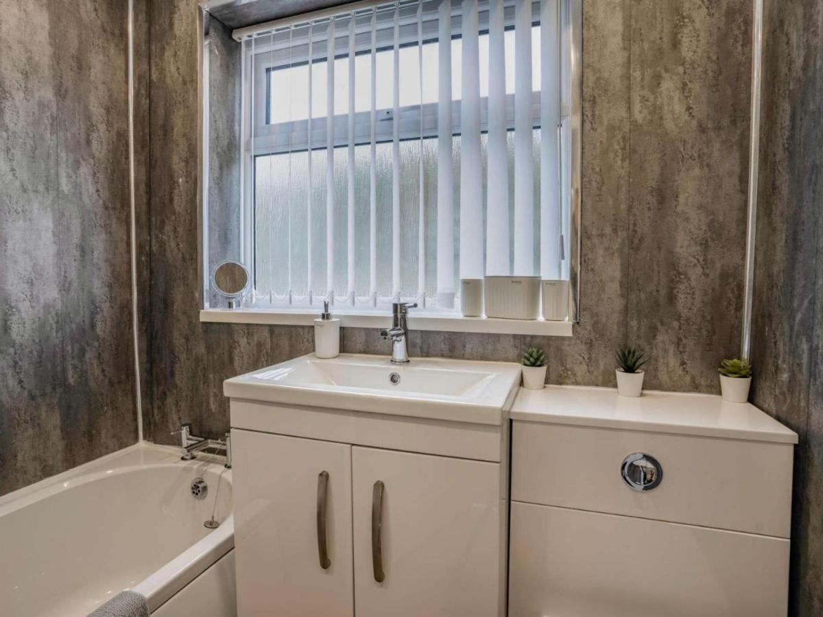 3-Bed 5-6 Berth Modernised Bungalow! Тенбі Екстер'єр фото