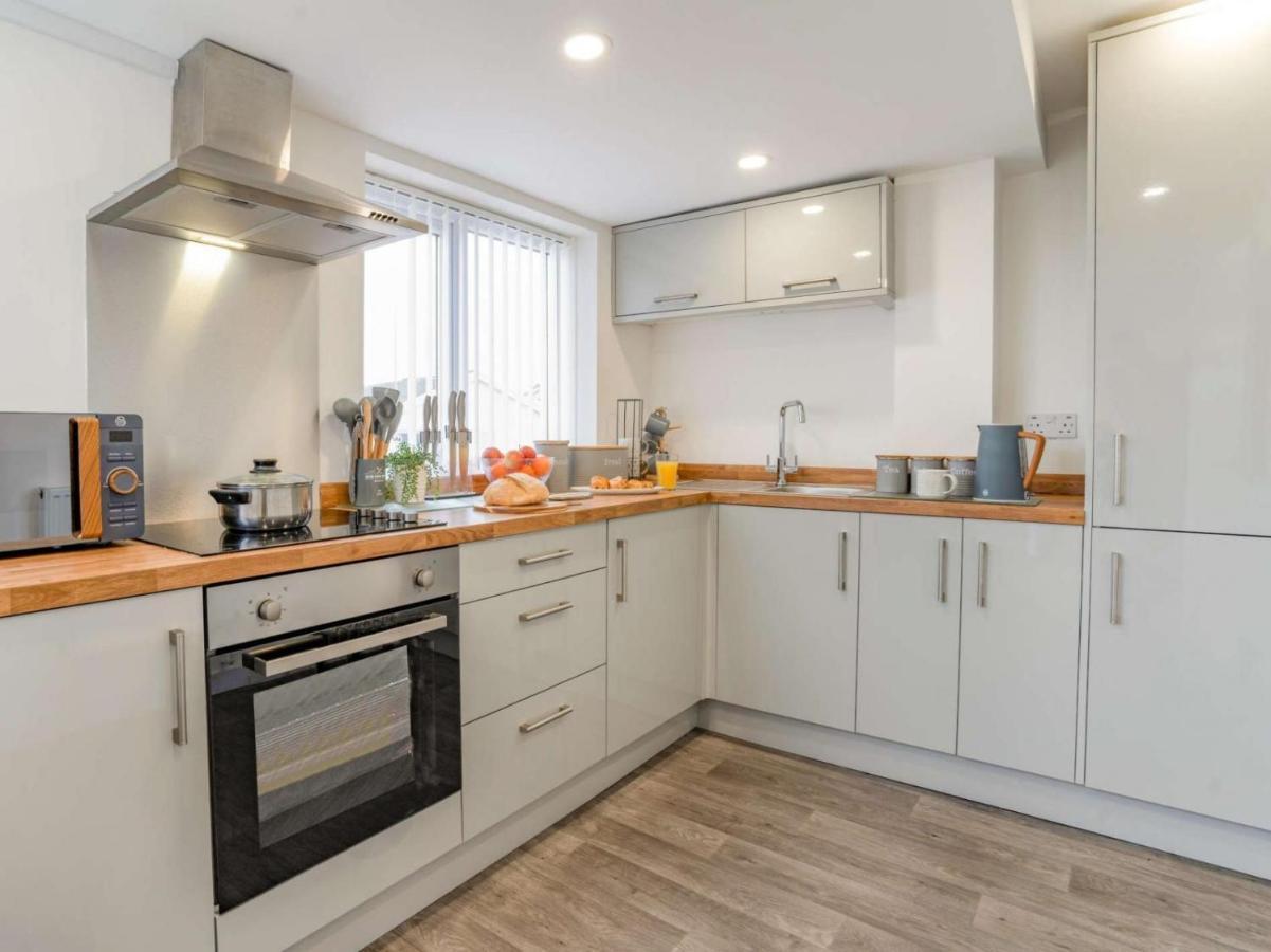 3-Bed 5-6 Berth Modernised Bungalow! Тенбі Екстер'єр фото